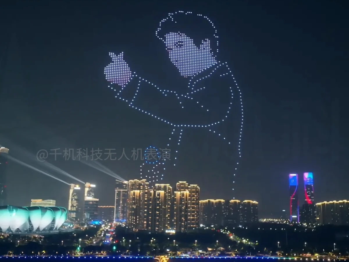 Crostars 1,000 drones forming Leehom Wang figure holding microphone above Hangzhou skyline