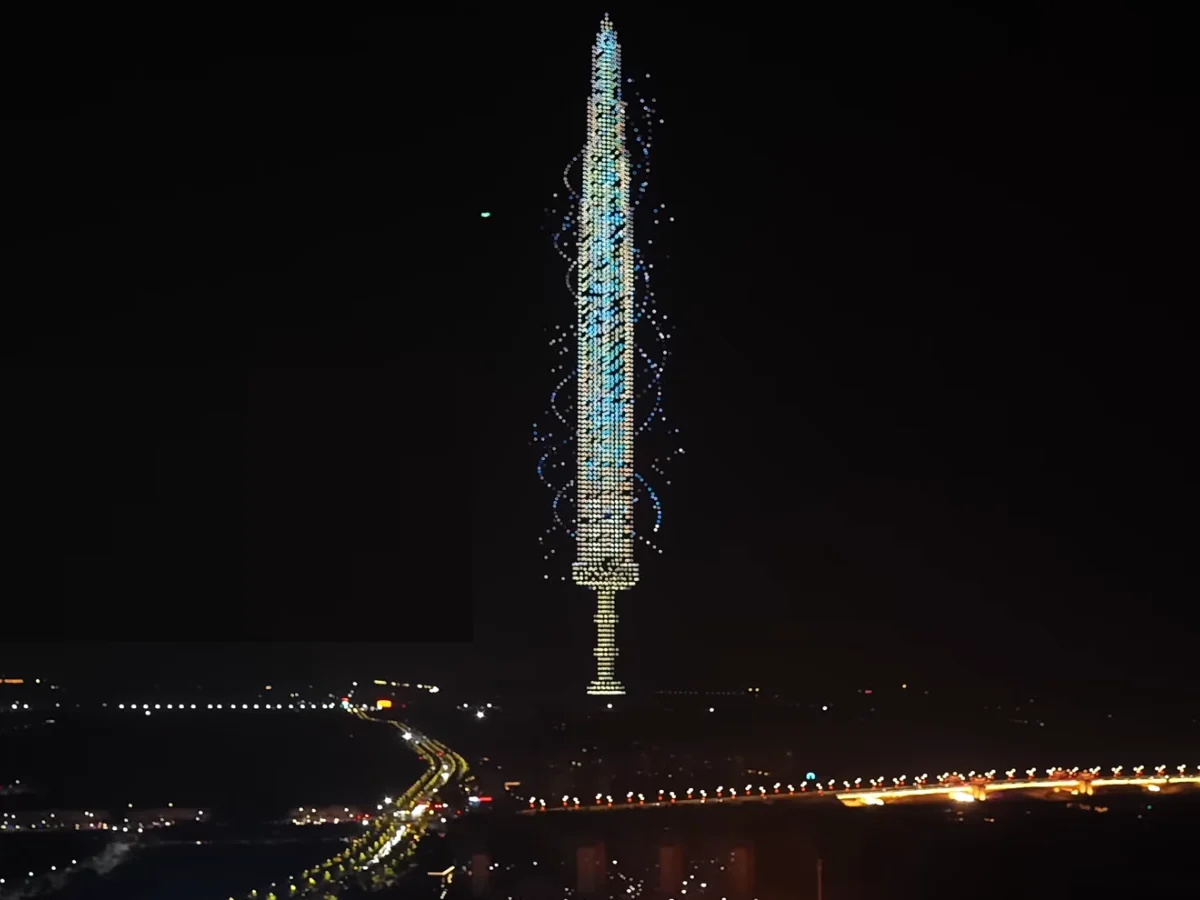 Crostars 4,000 drones forming giant vertical sword for Jingzhou Lantern Festival night sky, 2026