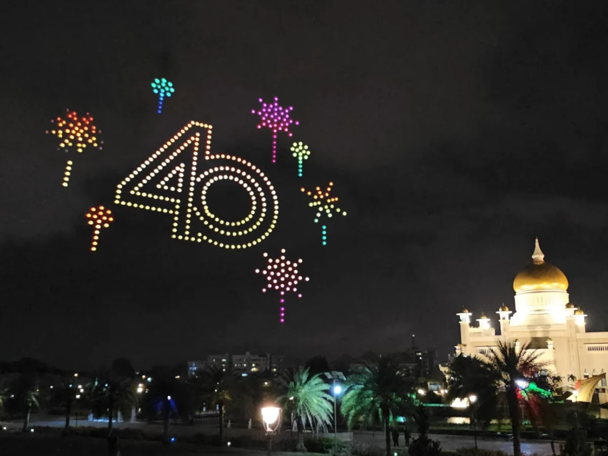 Crostars 450 drones forming 40 and fireworks shapes above Sultan Omar Ali Saifuddien Mosque, Brunei